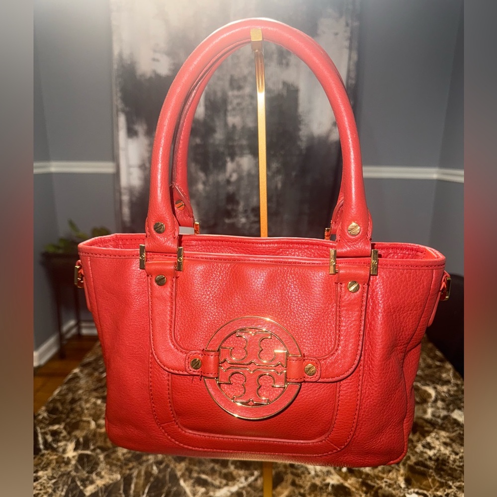 Tory Burch Amanda Classic Hobo – Red Pebbled Leather - Picture 2 of 16